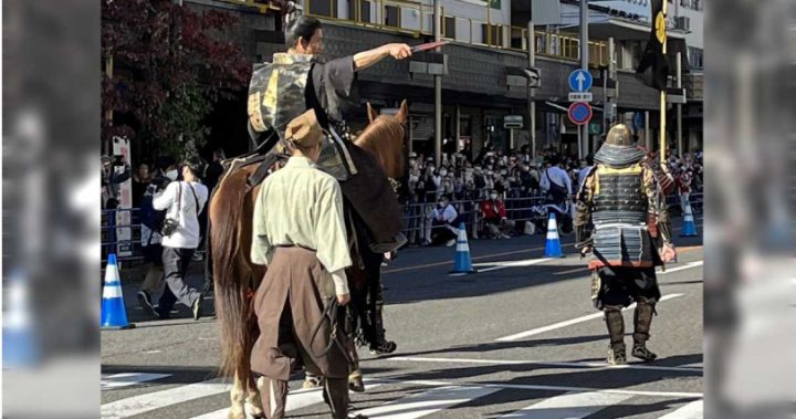 1.5万人围观抢拍！木村拓哉扮信长骑马游街，狂吸观光，当地商家赚进上亿日币