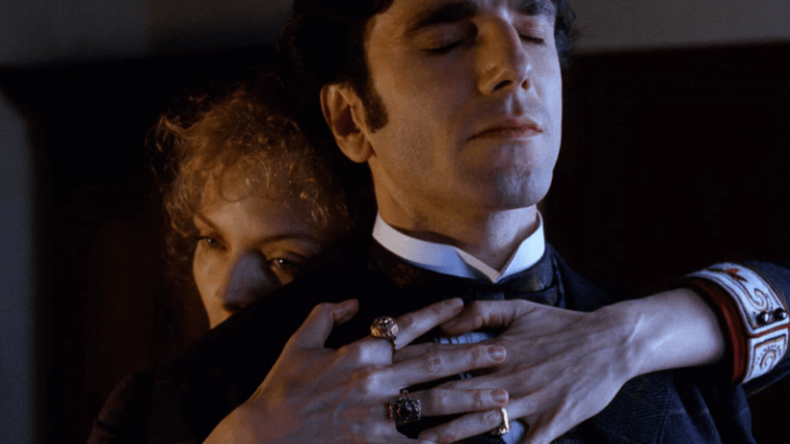 《纯真年代》30周年：揭开复古爱情片外表下的“马丁·斯科塞斯最暴力电影”本质-1