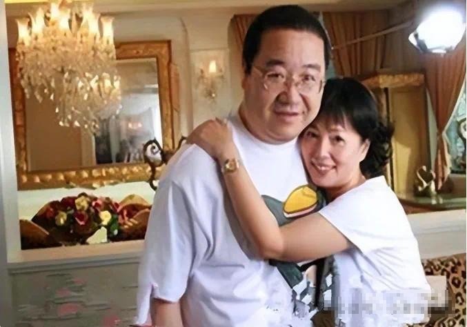 夫妻间的小账本，英达梁欢20年后的'报应'，提醒世人注意！