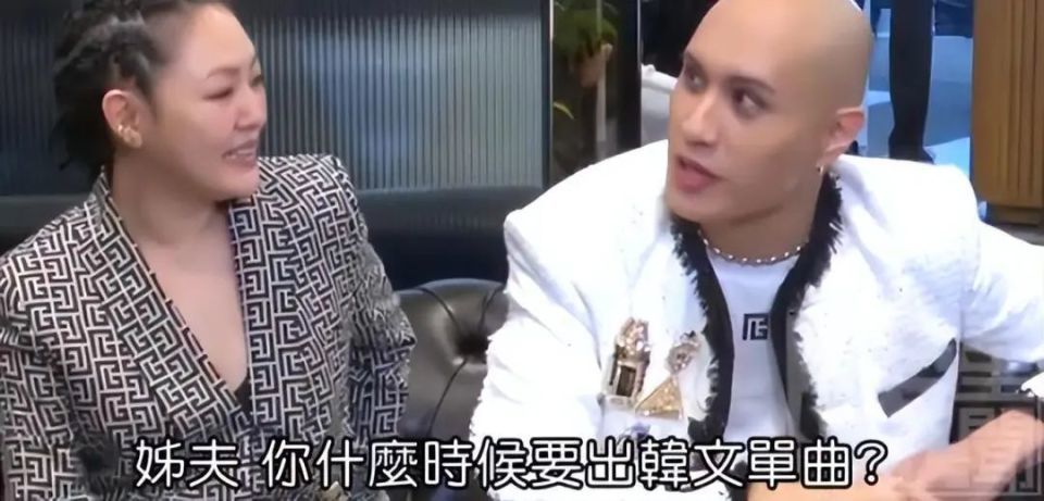 黄宣被错当具俊晔，粉丝直呼姐夫，小S也忍不住摸了肌肉一把