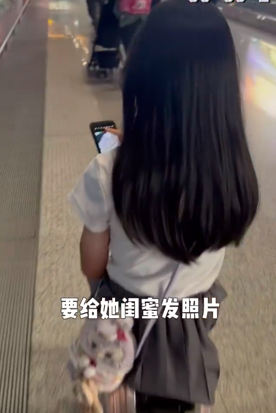 聂远一家香港游，岳母年轻似少女，两女儿美貌如花，美得让人心动！