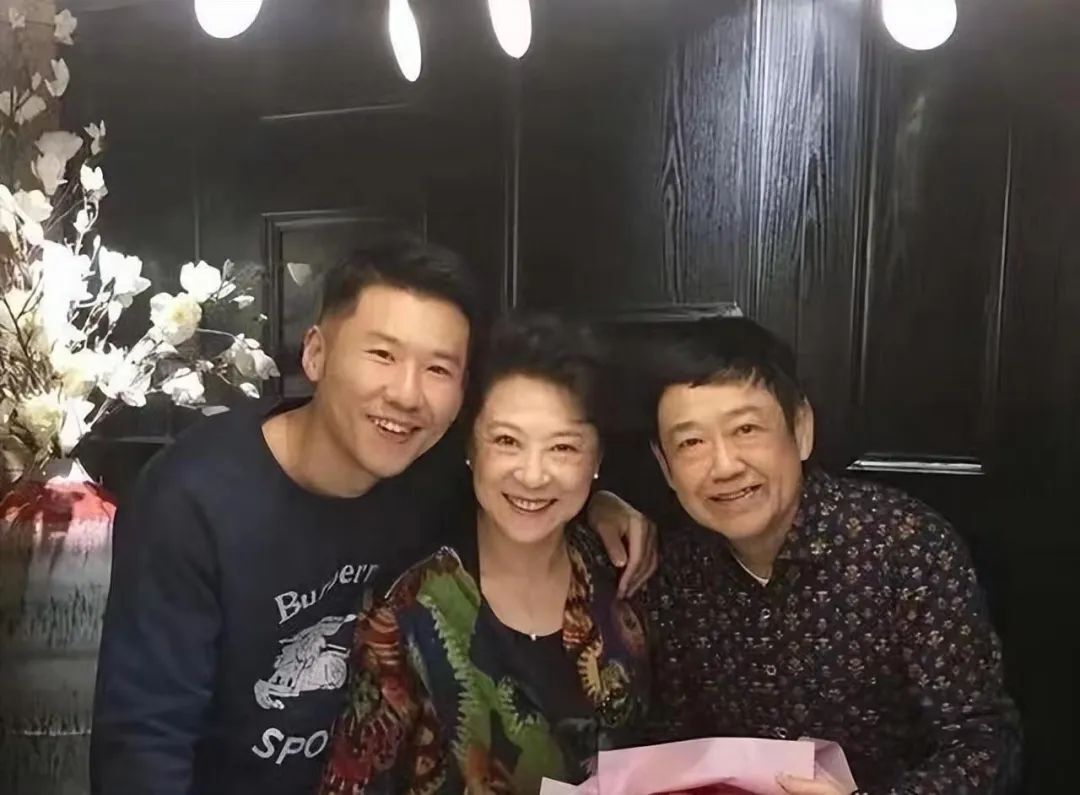 影后王馥荔的丈夫走了，51年的恩爱夫妻如今阴阳两隔！儿子王骁也是个低调的好演员