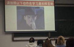 向佐吐槽大学生摸鼻子签到，学校回应风波缩略图