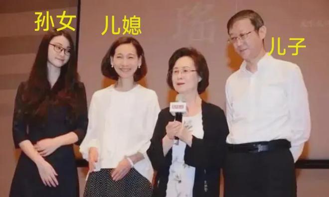 平鑫涛的葬礼很和谐，林婉珍和琼瑶的家人都来了，没人有怨言