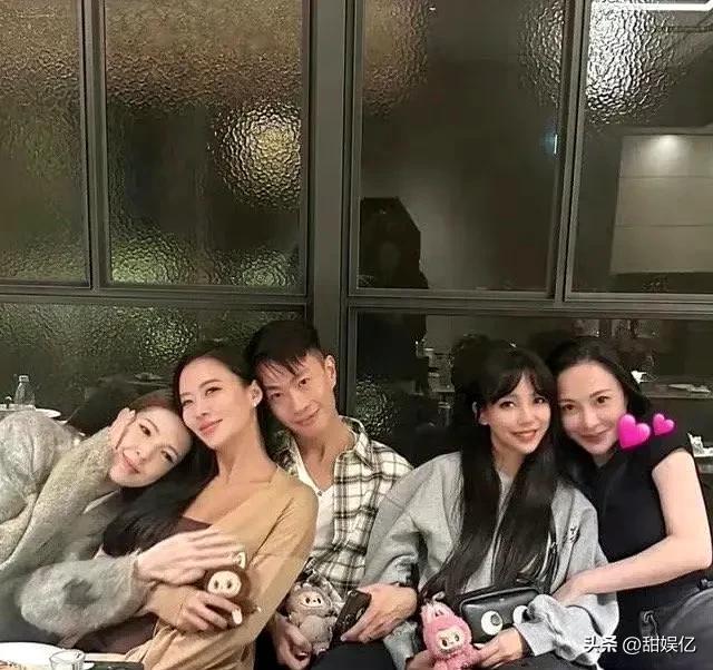 离开王力宏后，李靓蕾过得超开心！现在和名媛关颖成了好姐妹