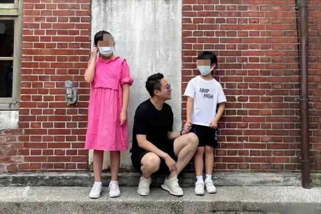 小S家人透露，徐妈妈点头同意汪小菲带孩子回北京，但叮嘱张兰和儿子要对孩子们好点